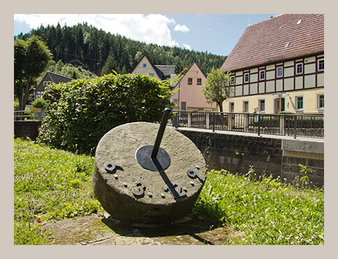 Hotel-garni-Grundmuehle-Sonnenuhr